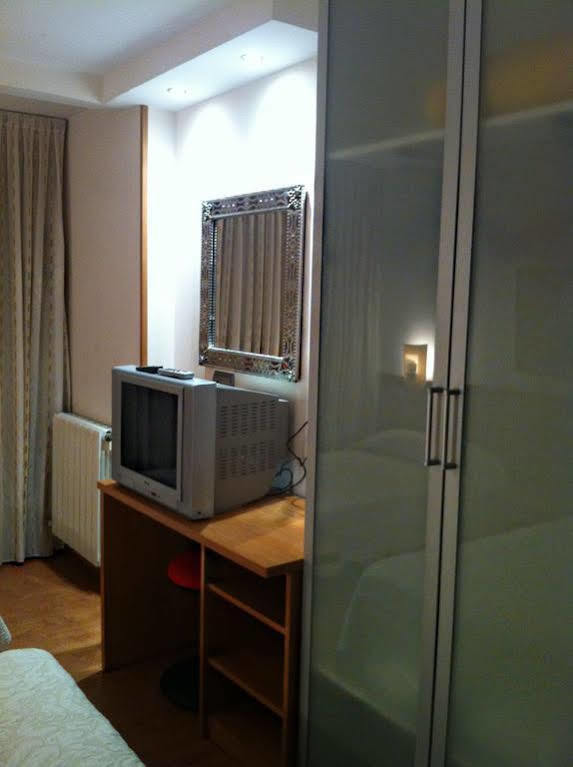 Hostal Del Carmen Сантандер Экстерьер фото